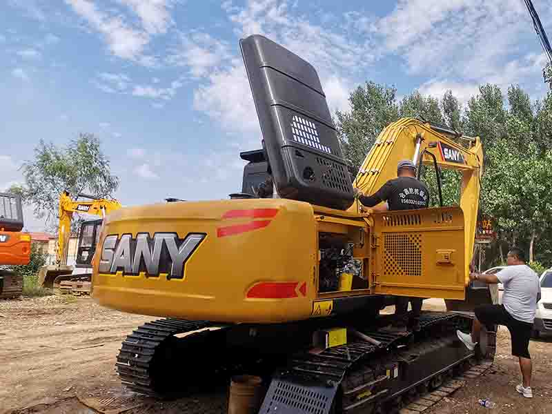Tanzanian old customer orders a SANYI SY215 excavator_环球今热点